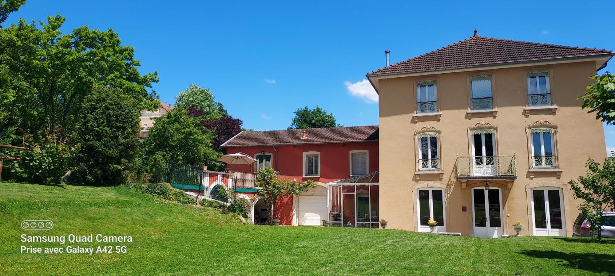 Maison Letrat La Tour-du-Pin Exterior foto